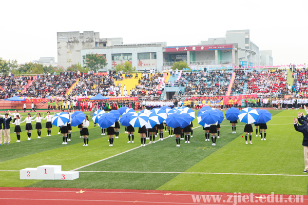 1477457238577357.jpg 运动会14.jpg